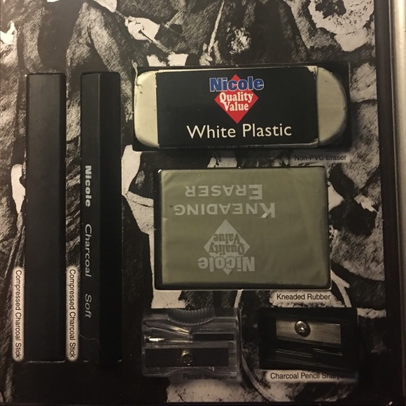 18 Piece Drawing and Sketching Set - Picture 3 of 6